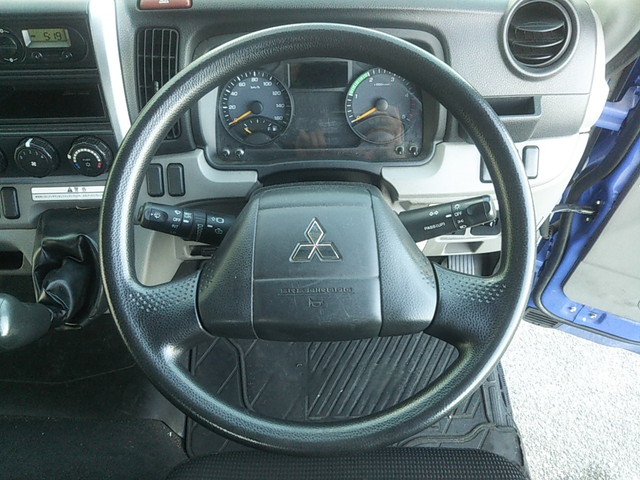 三菱ふそうキャンター平ボディ小型（2t・3t）[写真33]