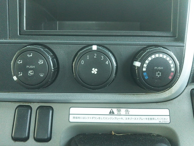 三菱ふそうキャンター平ボディ小型（2t・3t）[写真36]