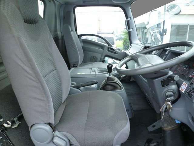 いすゞフォワード冷凍車（冷蔵車）中型（4t）[写真10]