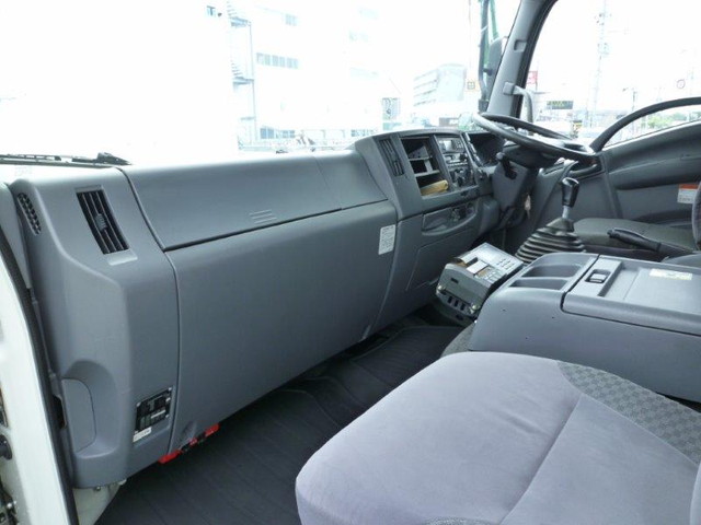 いすゞフォワード冷凍車（冷蔵車）中型（4t）[写真12]