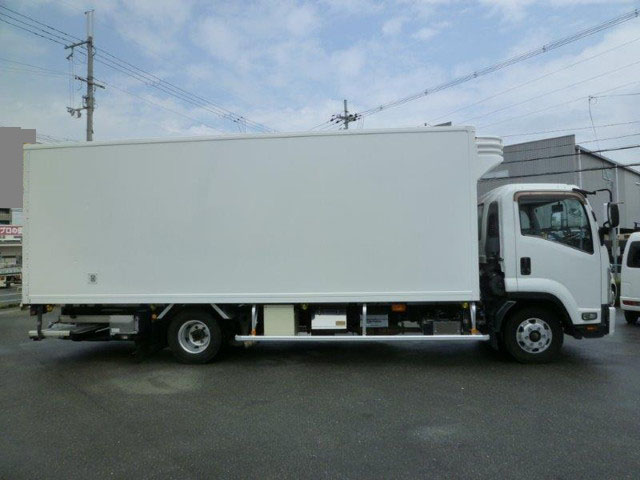 いすゞフォワード冷凍車（冷蔵車）中型（4t）[写真18]