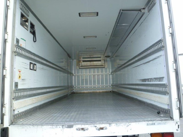 いすゞフォワード冷凍車（冷蔵車）中型（4t）[写真19]