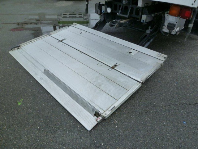 いすゞフォワード冷凍車（冷蔵車）中型（4t）[写真21]