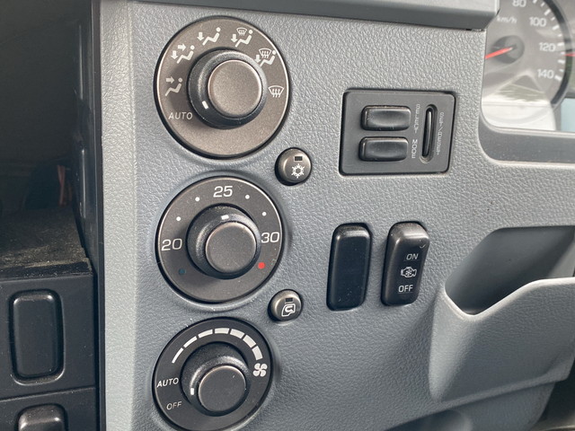 三菱ふそうファイターアルミブロック中型（4t）[写真32]