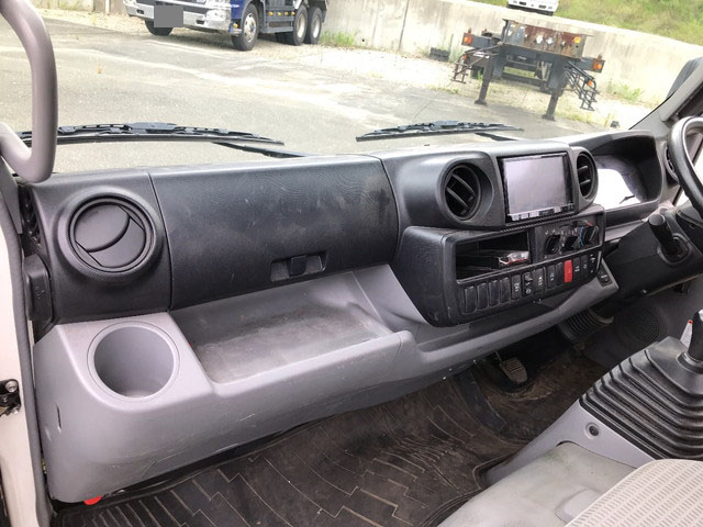 日野デュトロ平ボディ小型（2t・3t）[写真28]