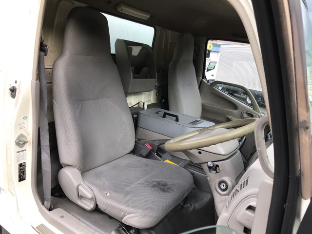 日野デュトロパネルバン小型（2t・3t）[写真28]