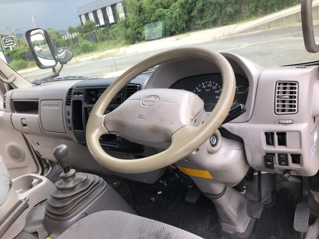 日野デュトロパネルバン小型（2t・3t）[写真29]