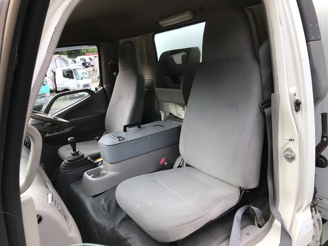 日野デュトロパネルバン小型（2t・3t）[写真30]