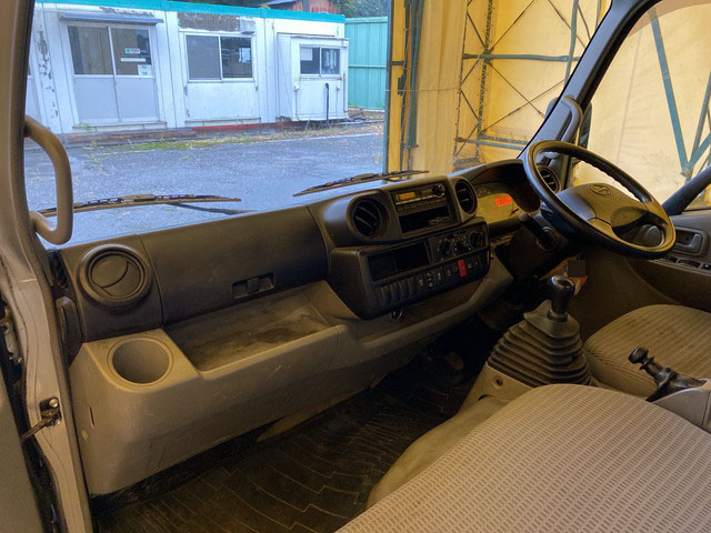 日野デュトロ平ボディ小型（2t・3t）[写真28]