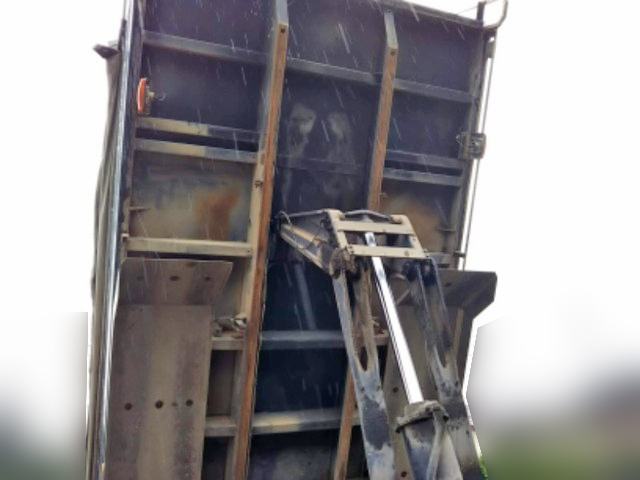 三菱ふそうスーパーグレートダンプ大型（10t）[写真12]