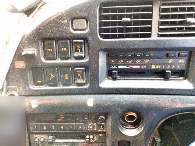 いすゞギガセルフローダー大型（10t）[写真32]