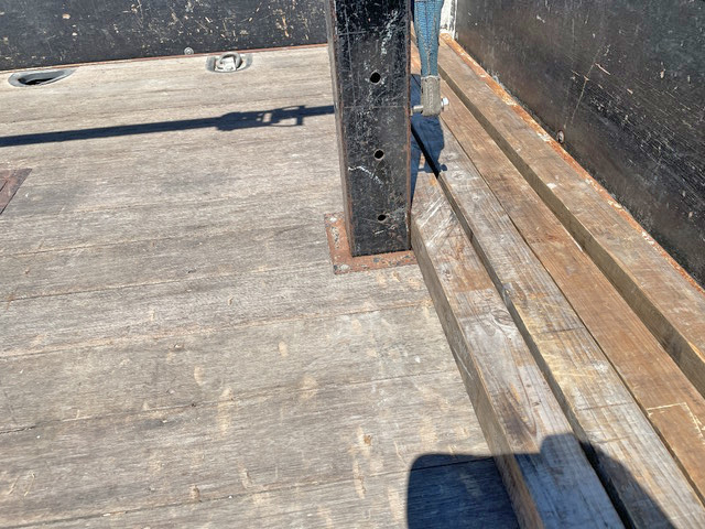 三菱ふそうキャンター平ボディ小型（2t・3t）[写真10]