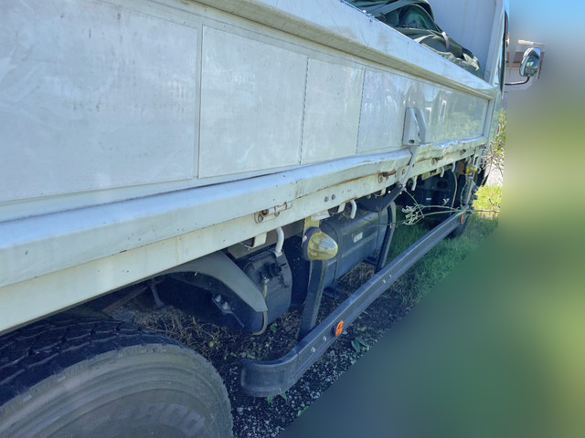 三菱ふそうキャンター平ボディ小型（2t・3t）[写真13]