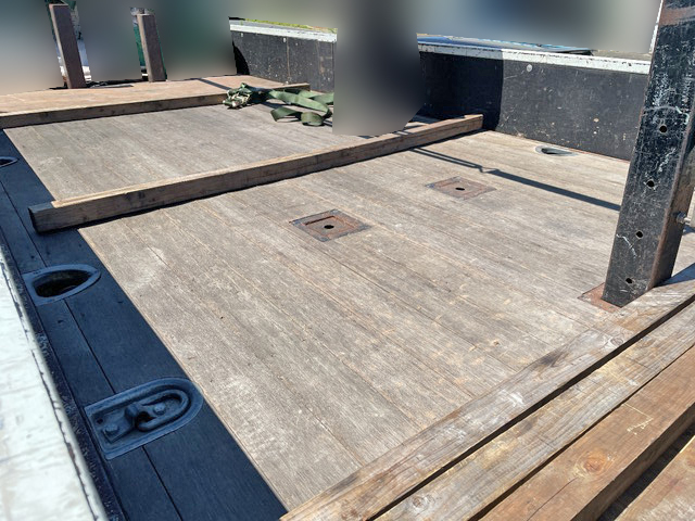 三菱ふそうキャンター平ボディ小型（2t・3t）[写真09]