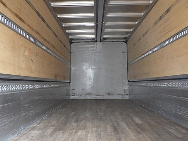 いすゞフォワードアルミウイング中型（4t）[写真10]