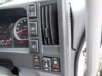 いすゞフォワードアルミウイング中型（4t）[写真18]