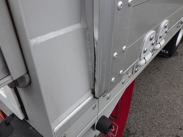 いすゞフォワードアルミウイング中型（4t）[写真31]