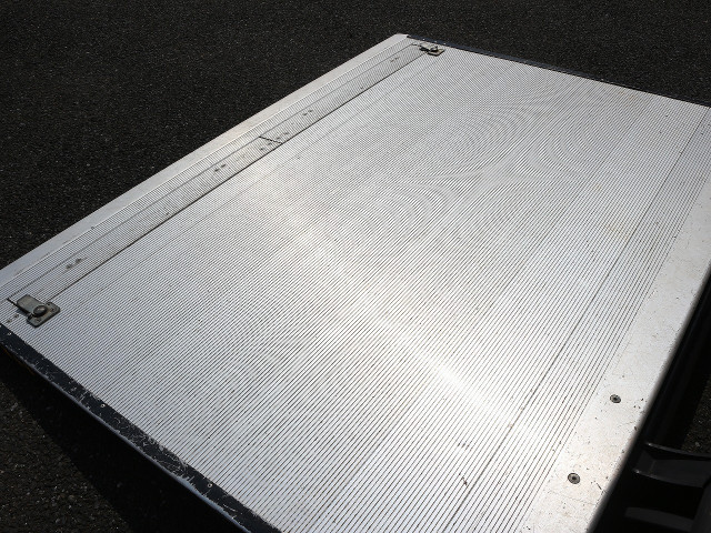 日野デュトロアルミブロック小型（2t・3t）[写真11]