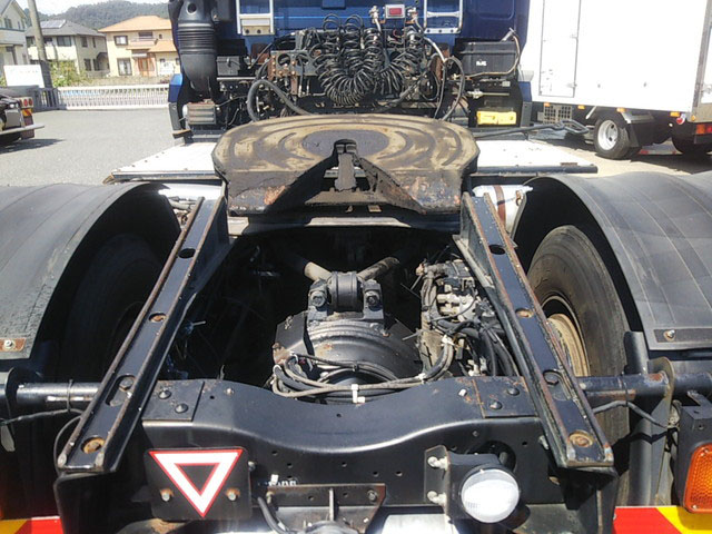 UDトラックスクオントレーラーヘッド（トラクターヘッド）大型（10t）[写真10]