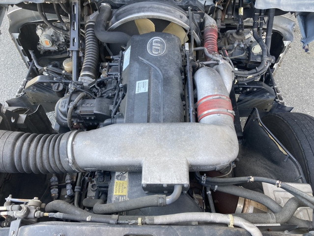 UDトラックスクオントレーラーヘッド（トラクターヘッド）大型（10t）[写真18]