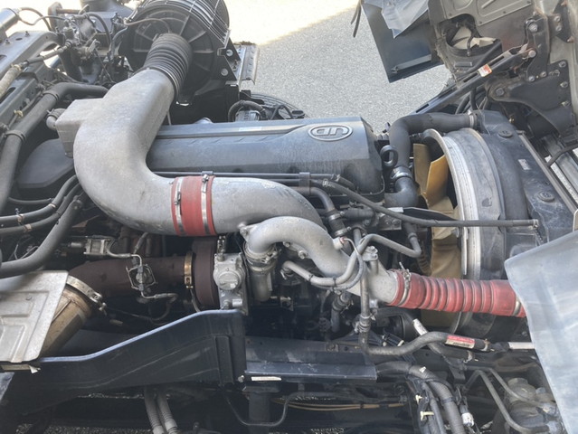 UDトラックスクオントレーラーヘッド（トラクターヘッド）大型（10t）[写真19]