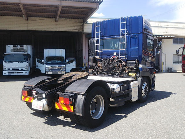 UDトラックスクオントレーラーヘッド（トラクターヘッド）大型（10t）[写真02]