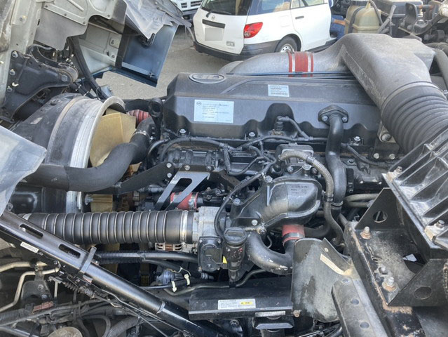 UDトラックスクオントレーラーヘッド（トラクターヘッド）大型（10t）[写真20]