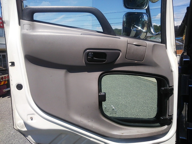 UDトラックスクオントレーラーヘッド（トラクターヘッド）大型（10t）[写真22]