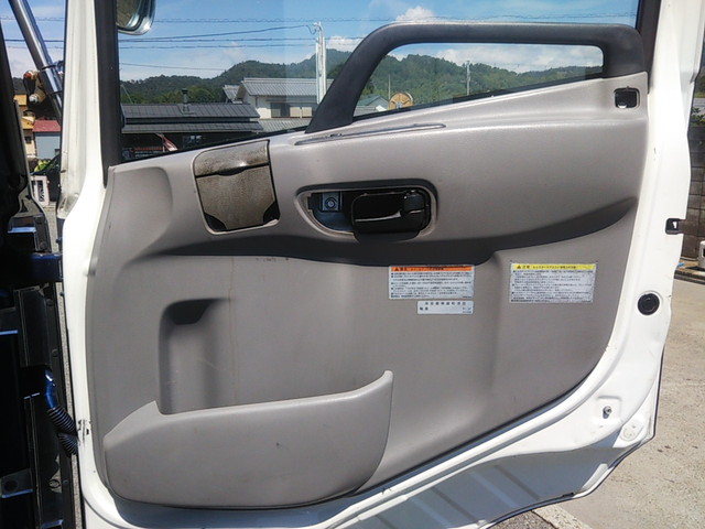 UDトラックスクオントレーラーヘッド（トラクターヘッド）大型（10t）[写真23]