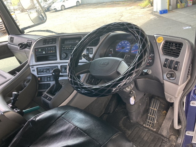 UDトラックスクオントレーラーヘッド（トラクターヘッド）大型（10t）[写真25]