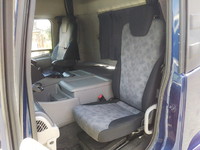 UDトラックスクオントレーラーヘッド（トラクターヘッド）大型（10t）[写真26]