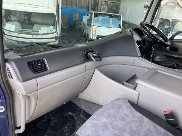 UDトラックスクオントレーラーヘッド（トラクターヘッド）大型（10t）[写真27]