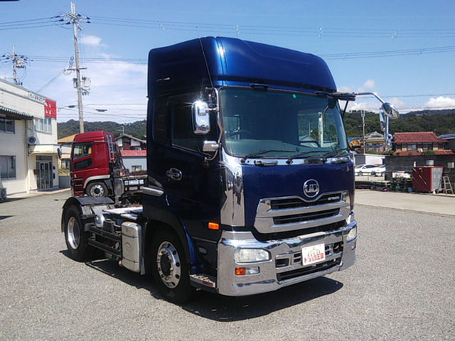 UDトラックスクオントレーラーヘッド（トラクターヘッド）大型（10t）[写真03]