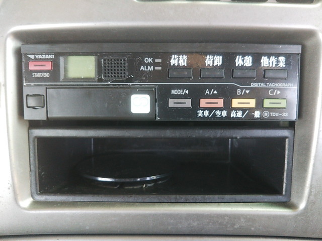 UDトラックスクオントレーラーヘッド（トラクターヘッド）大型（10t）[写真34]