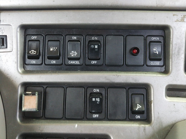 UDトラックスクオントレーラーヘッド（トラクターヘッド）大型（10t）[写真36]