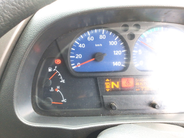 UDトラックスクオンアルミウイング大型（10t）[写真36]