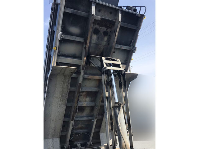 UDトラックスビッグサムダンプ大型（10t）[写真12]