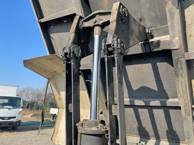 UDトラックスコンドルダンプ中型（4t）[写真17]