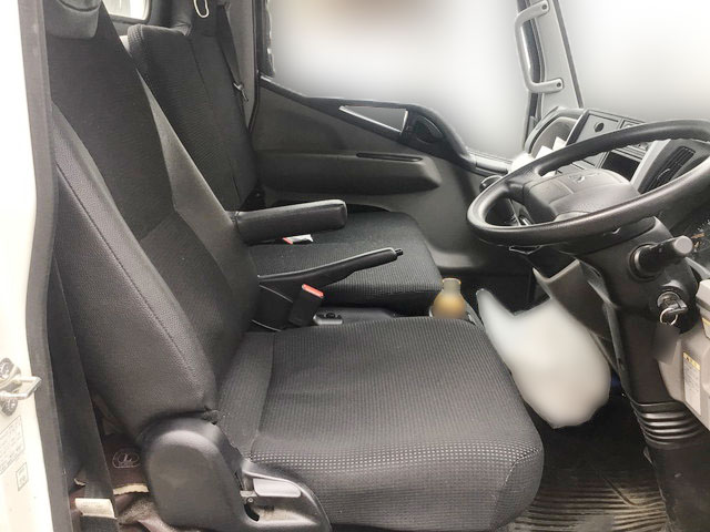 三菱ふそうキャンター平ボディ小型（2t・3t）[写真17]