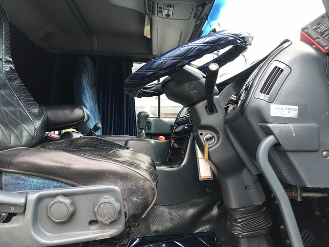 UDトラックスビッグサムトレーラーヘッド（トラクターヘッド）大型（10t）[写真28]