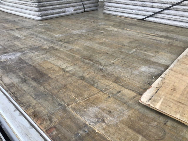 UDトラックスクオンアルミウイング大型（10t）[写真17]