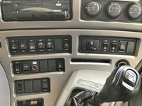 UDトラックスクオンアルミウイング大型（10t）[写真36]