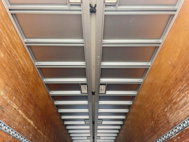 三菱ふそうスーパーグレートパネルウイング大型（10t）[写真12]