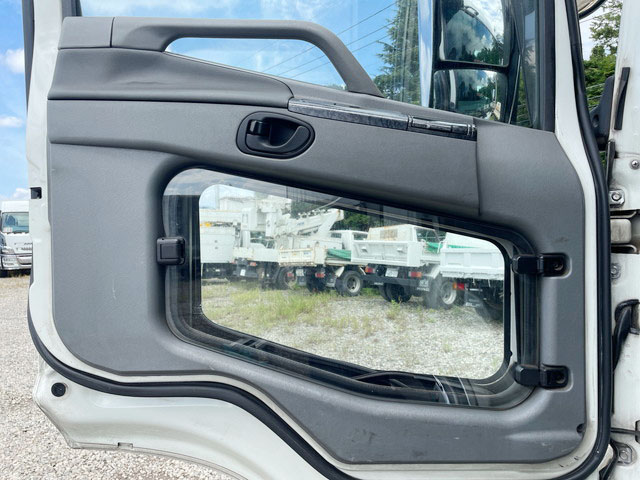 三菱ふそうスーパーグレートパネルウイング大型（10t）[写真26]