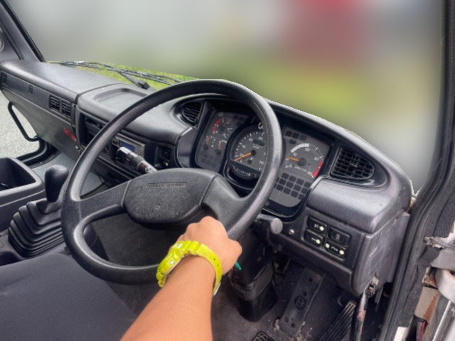 UDトラックスコンドルセーフティクレーン4段増トン（6t・8t）[写真25]