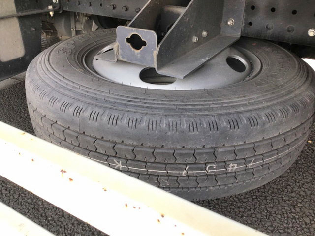 三菱ふそうキャンター平ボディ小型（2t・3t）[写真11]