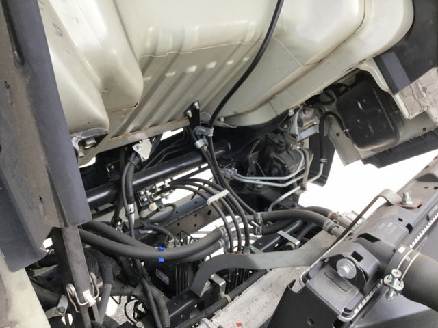 三菱ふそうキャンター平ボディ小型（2t・3t）[写真18]