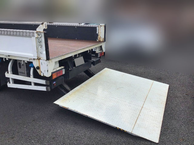 三菱ふそうキャンター平ボディ小型（2t・3t）[写真04]