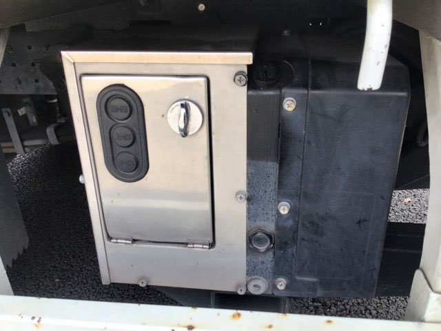 三菱ふそうキャンター平ボディ小型（2t・3t）[写真06]