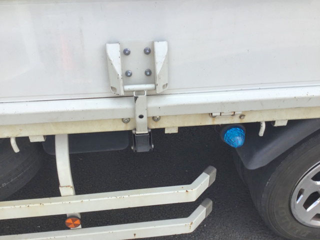 三菱ふそうキャンター平ボディ小型（2t・3t）[写真09]